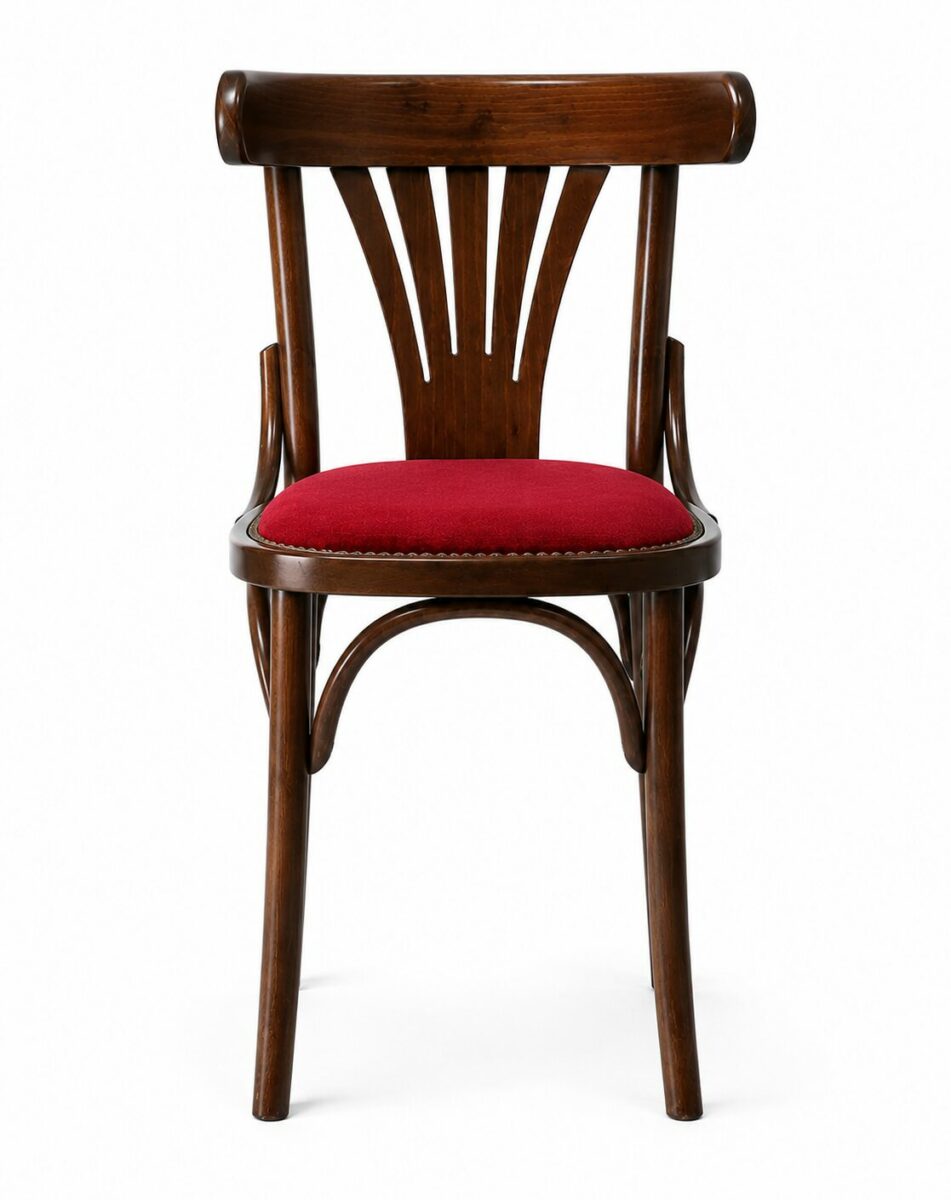 Chaise en bois courbé fabriquée en Europe pour un usage intensif dans les établissements CHR.