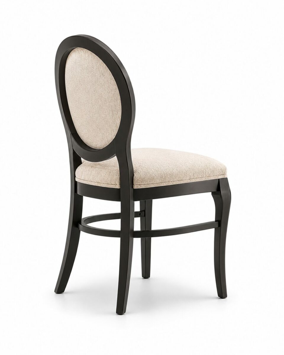 Chaise médaillon en bois avec assise rembourrée
