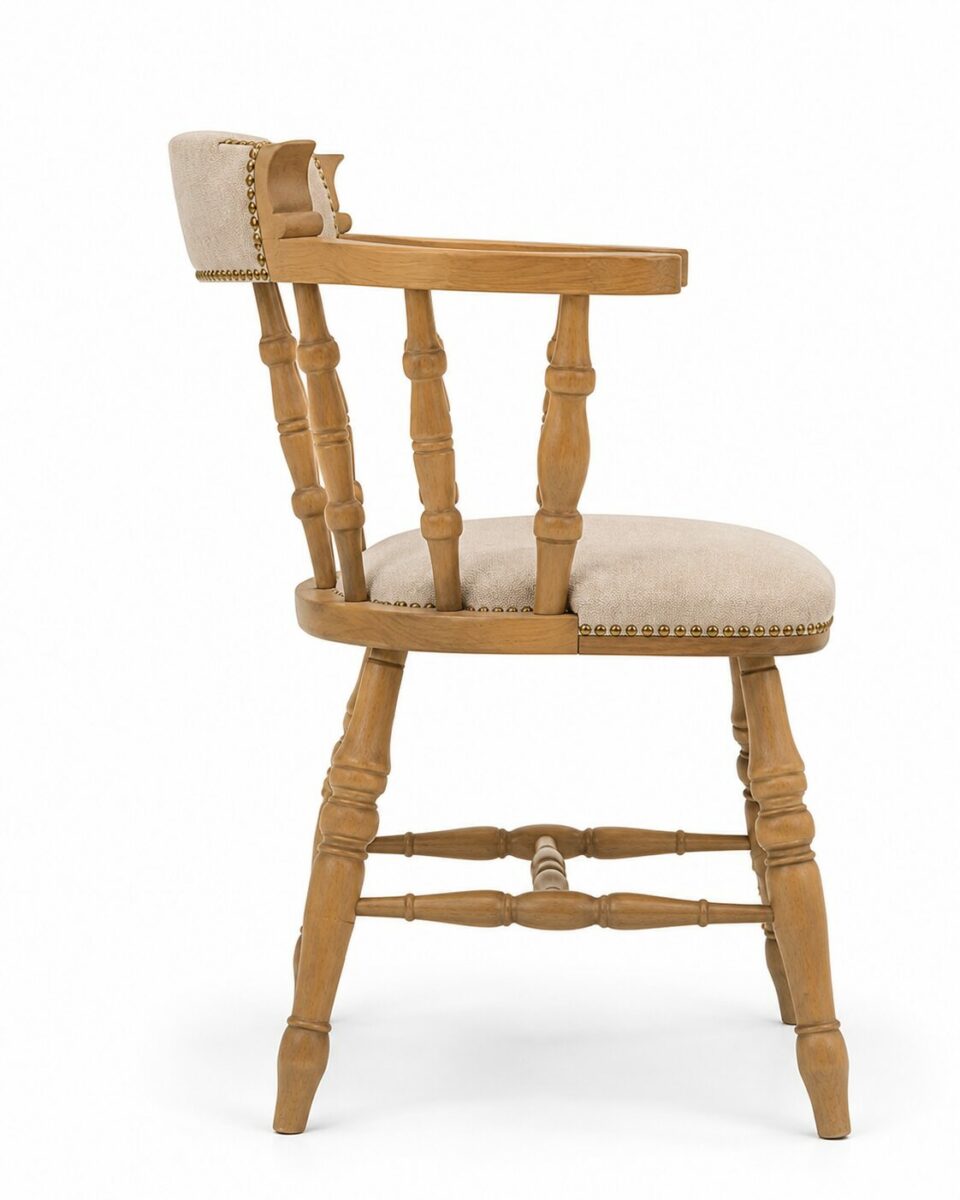 Chaise en bois sculpté style bistrot pour restaurant traditionnel