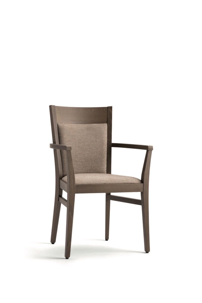 fauteuil confortable en bois massif pour restaurant