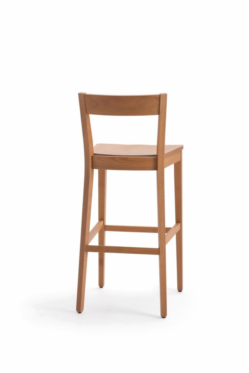 tabouret de bar en bois massif vue de face