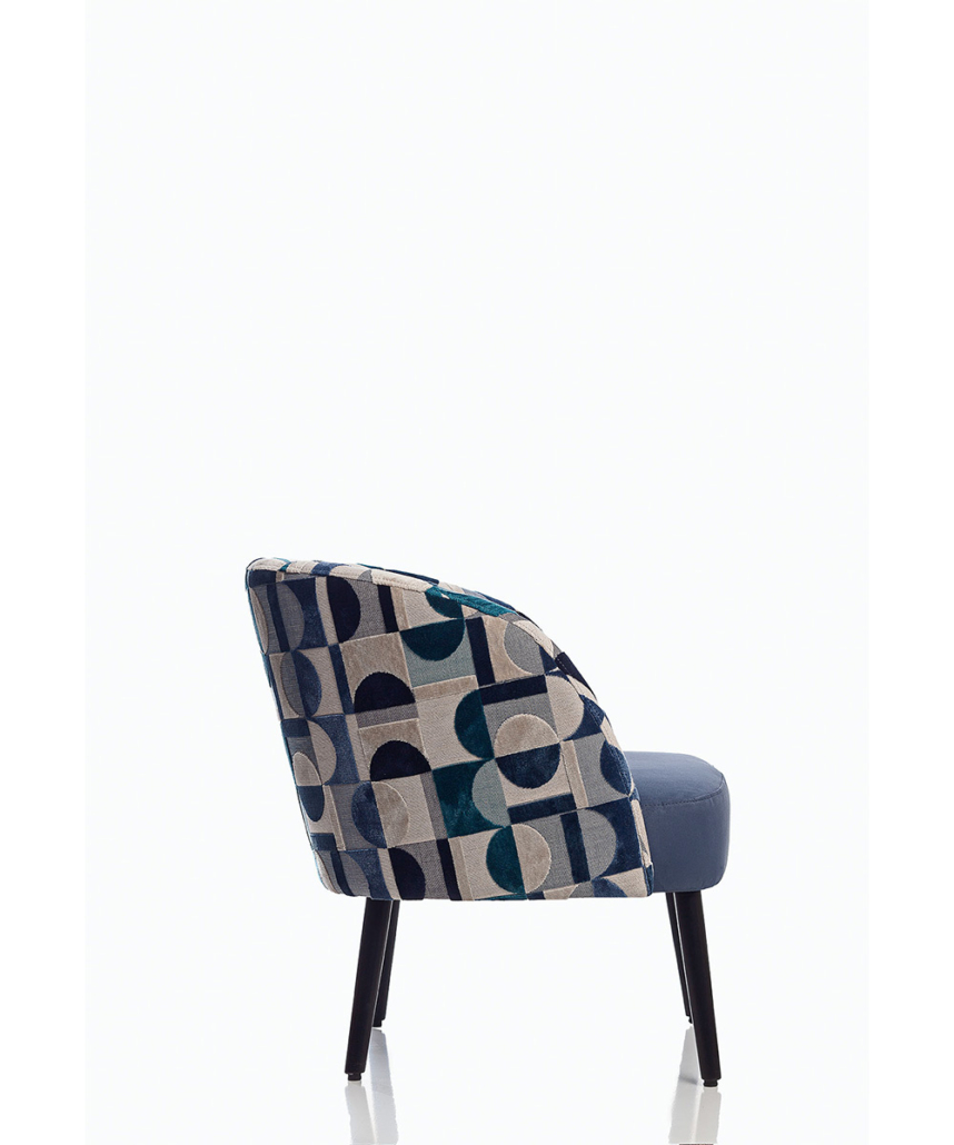 Fauteuil confort design avec accoudoirs en tissu
